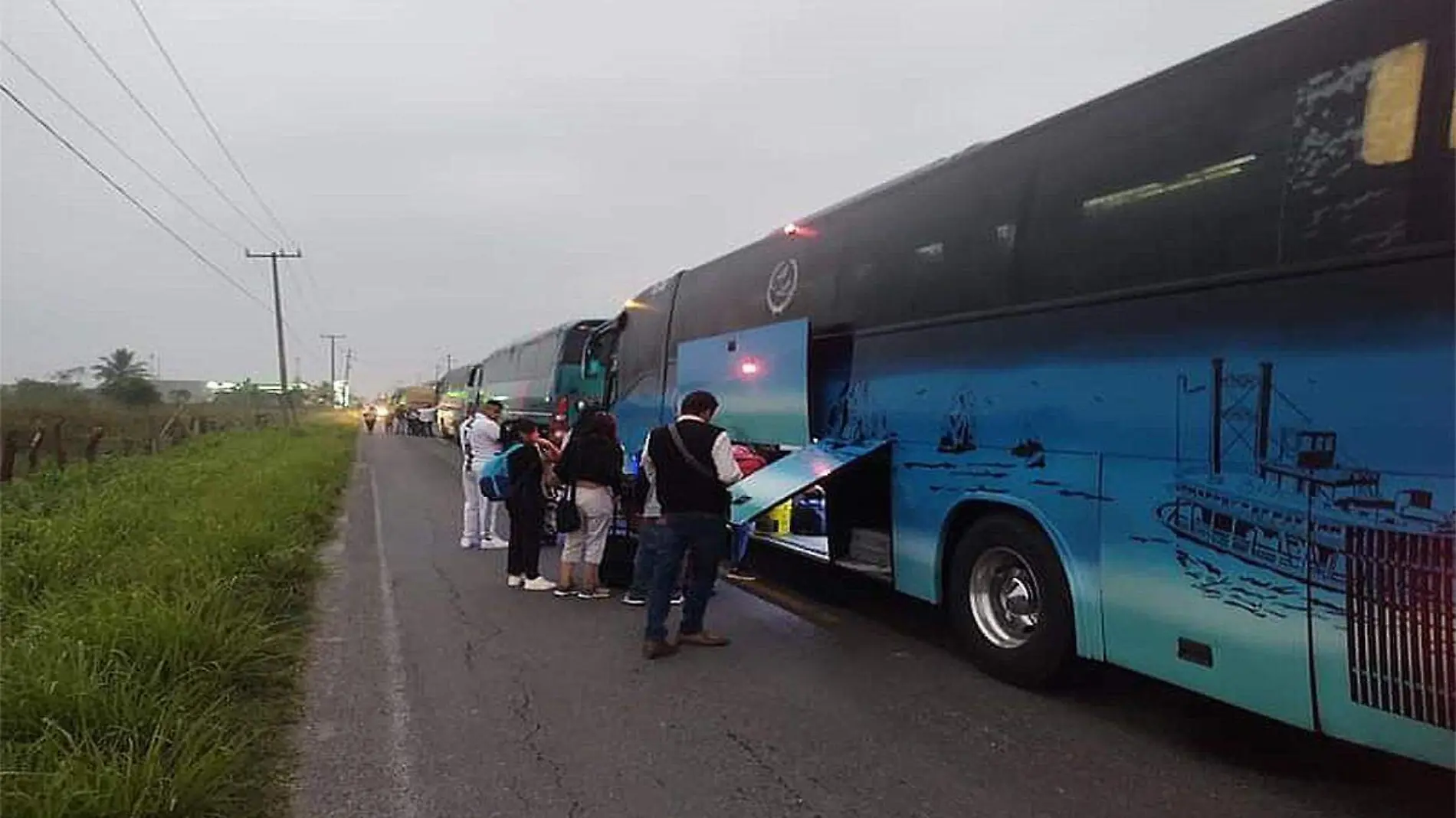 Bloquean entrada principal a Tecolutla por asesinato de adolescente